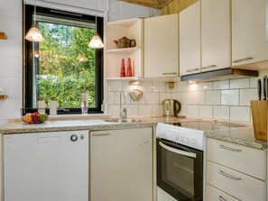 Kühlschrank, Geschirrspüler, Kochgeschirr/Geschirr/Besteck