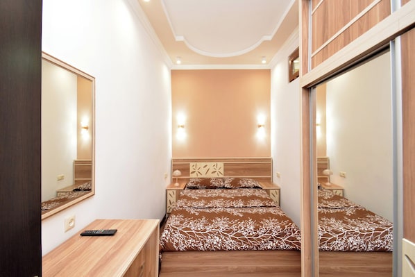 Economy-Apartment, Balkon | Verdunkelungsvorhänge, Bügeleisen/Bügelbrett, kostenloses WLAN