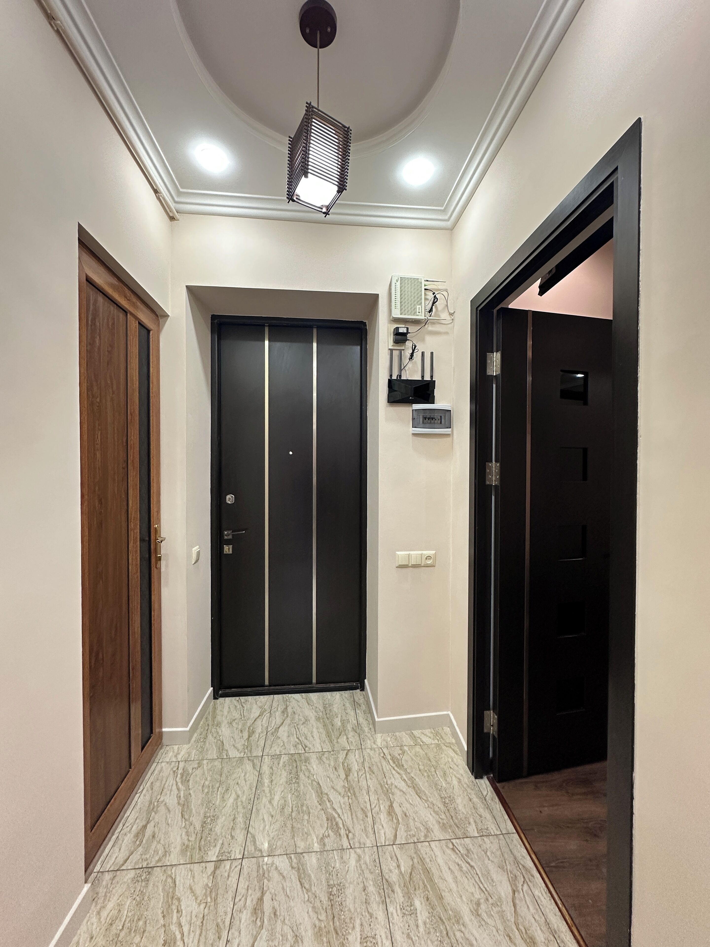 Economy-huoneisto, parveke | Oleskelualue | 50–tuumainen taulutelevisio, jossa kaapelikanavat