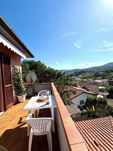 Charming 1-bedroom apartment in delightful Portoferraio with AC