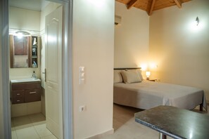 Superior Stüdyo, Balkon | Ücretsiz beşik/çocuk yatağı, ücretsiz kablosuz İnternet, çarşaf takımı 