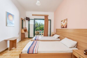 Basic Studio, Balcony