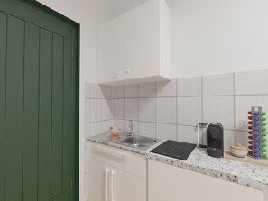 Basic Studio, Balcony | Free WiFi