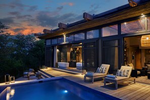 Luxury Villa | Minibar, free WiFi, bed sheets - Bupenyu Lodge by Newmark (Victoria Falls)