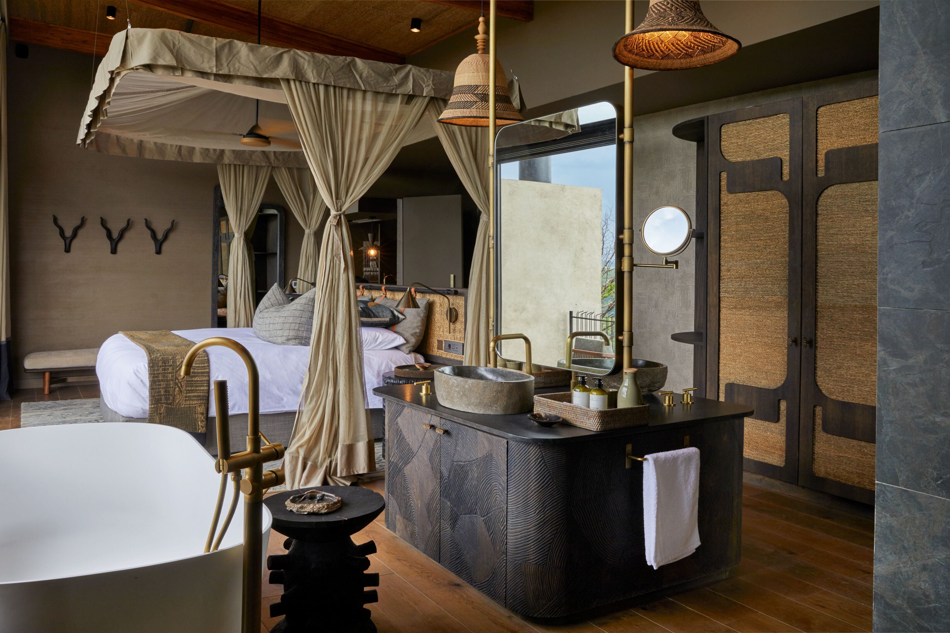 Luxury Villa | Minibar, WiFi (free), bed sheets