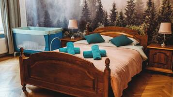 Comfort appartement, 1 slaapkamer | Een laptopwerkplek, een strijkplank/strijkijzer, gratis wifi