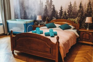 Comfort appartement, 1 slaapkamer | Een laptopwerkplek, een strijkplank/strijkijzer, gratis wifi