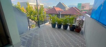 Charming 3-bedroom house in delightful Nusa Tenggara Bar. with AC