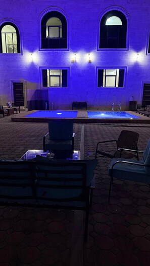 4 outdoor pools