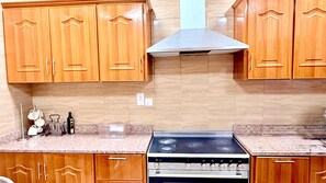 Standard Villa, Mixed Dorm, City View | Private kitchen