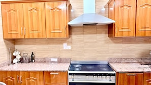 Standard Villa, Mixed Dorm, City View | Private kitchen