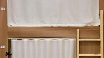 Villa estándar, dormitorio mixto, vistas a la ciudad | Camas supletorias