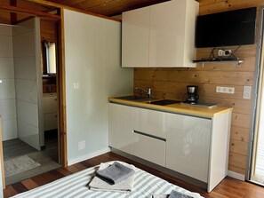 5 bedrooms, iron/ironing board, free WiFi