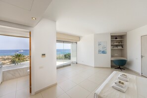 5 chambres, coffre-fort, fer et planche à repasser