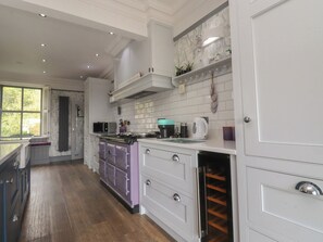 Cookware/dishes/utensils - Langcliffe House (Skipton)