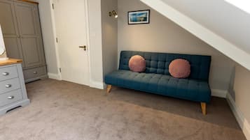 Family Room, 1 King Bed with Sofa bed, City View | Interior