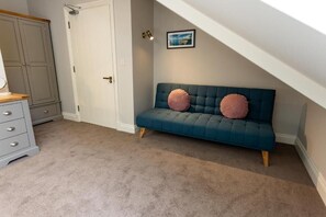 Family Room, 1 King Bed with Sofa bed, City View | Interior