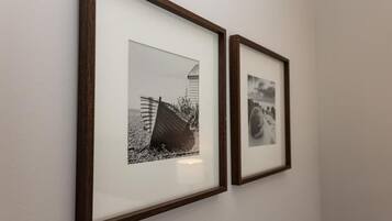 Deluxe Double Room, 1 King Bed, Garden View | Interior detail