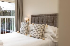Deluxe Double Room, 1 King Bed, Garden View | Blackout drapes, iron/ironing board, free WiFi - The Town Crier (Tenby)