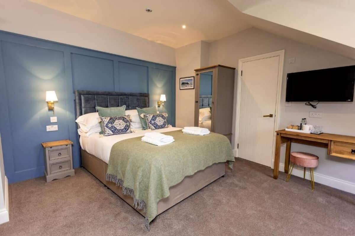 Chambre Deluxe, 1 très grand lit et 1 canapé-lit, vue ville