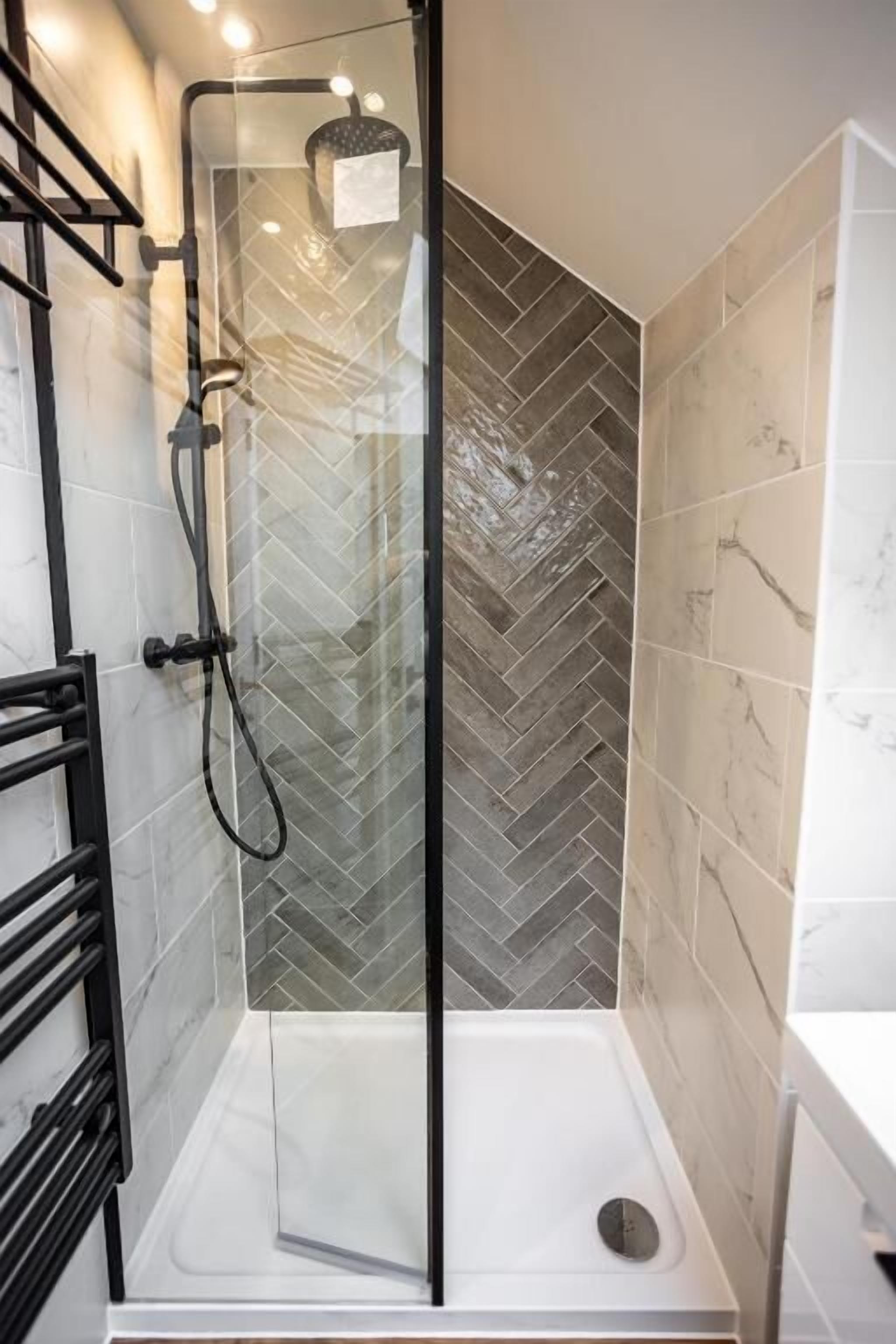 Chambre Double Familiale, 1 très grand lit et 1 canapé-lit, vue cour intérieure