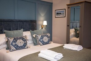 Family Room, 1 King Bed with Sofa bed, City View | Blackout drapes, iron/ironing board, free WiFi