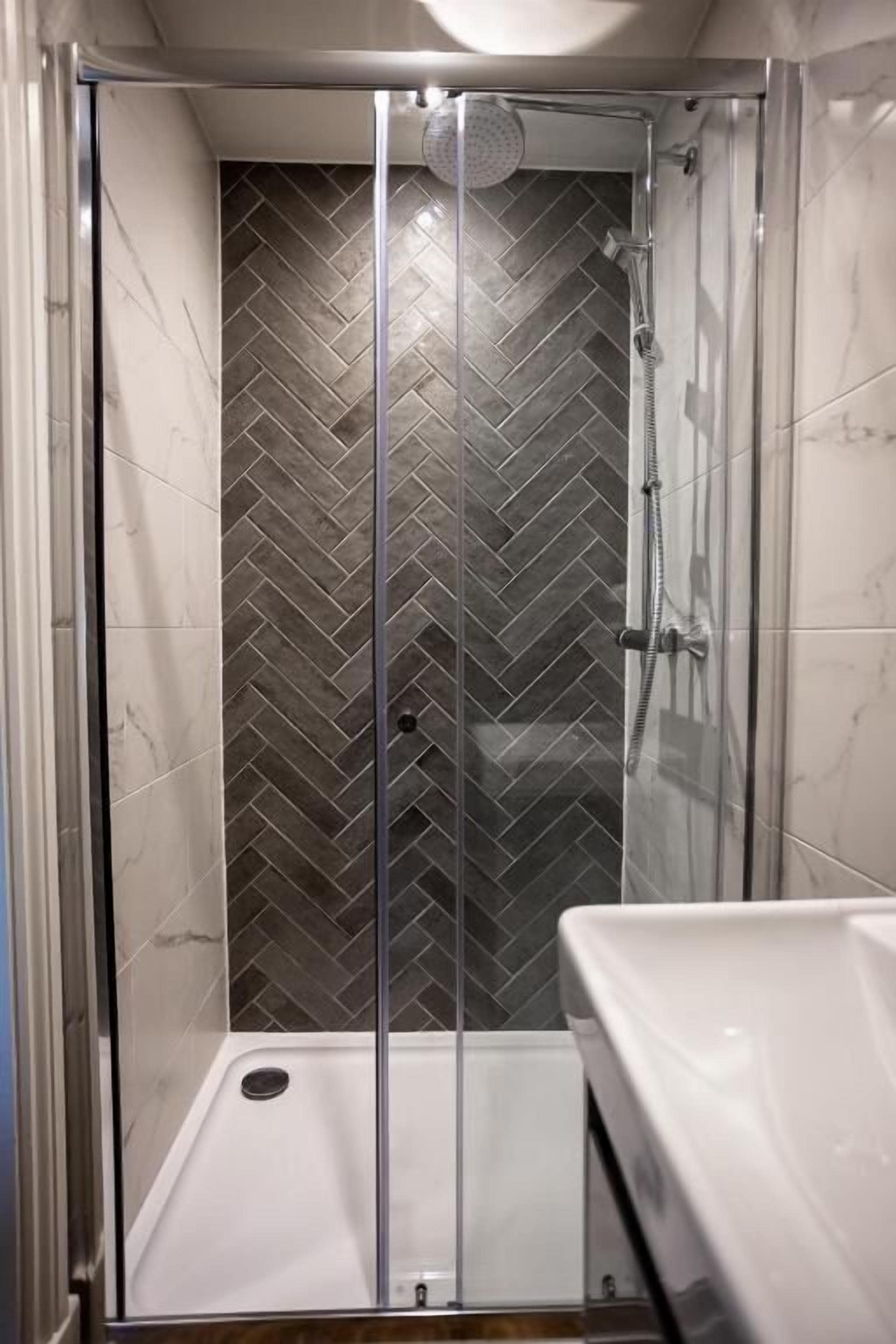 Familierom, 1 kingsize-seng med sovesofa, byutsikt | Bad