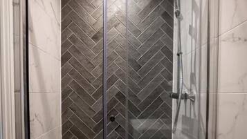 Family Room, 1 King Bed with Sofa bed, City View | Bathroom