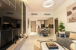 Smart TV y chimenea 