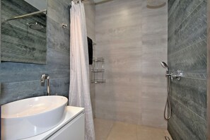 Classic Apartment, Balcony, City View | Bathroom - Apartment by Luxe Group AM2614 (Yerevan)