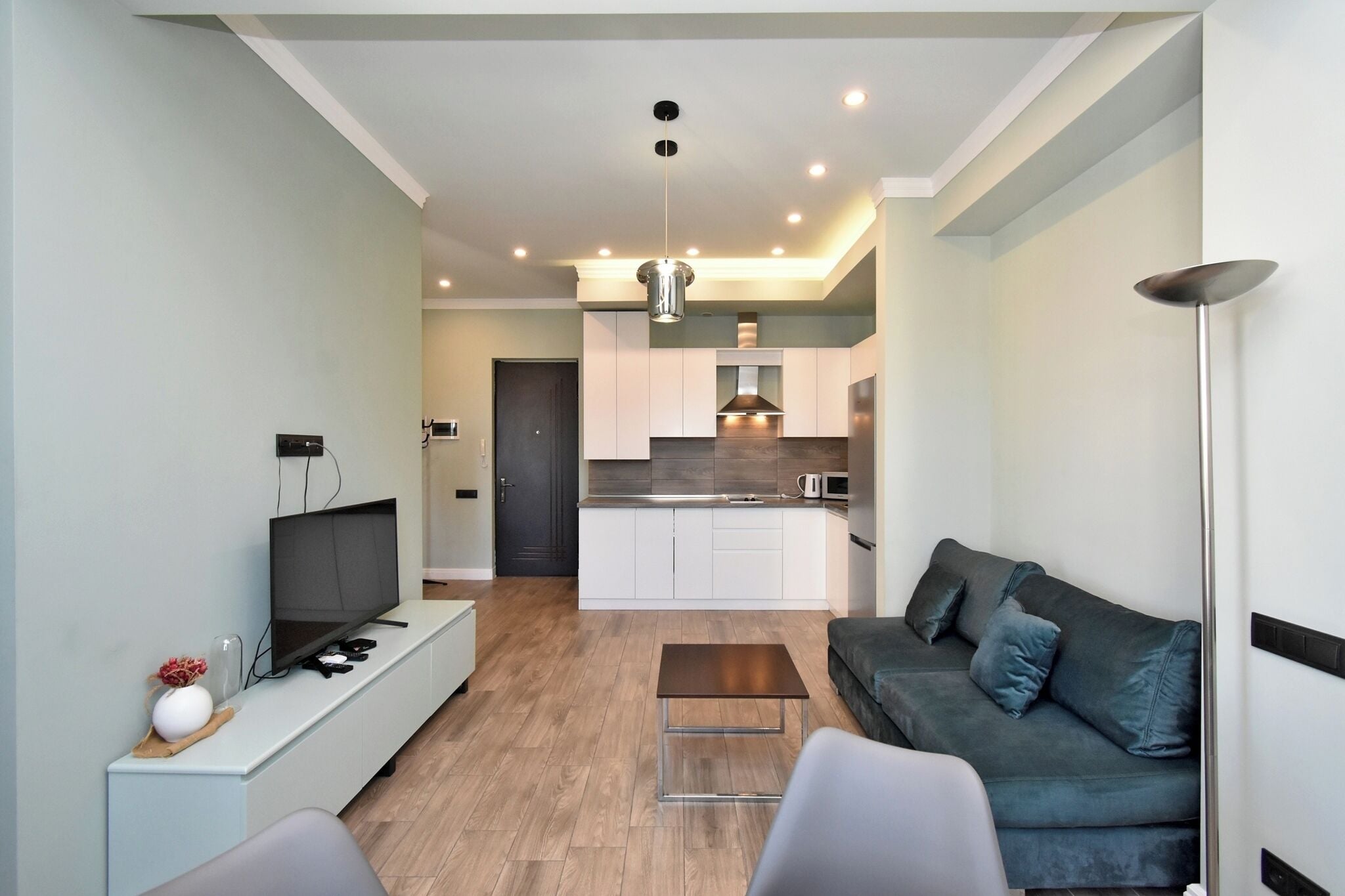 经典公寓, 阳台, 城市景观 | 起居区 | 50-英寸纯平电视（配备有线频道）