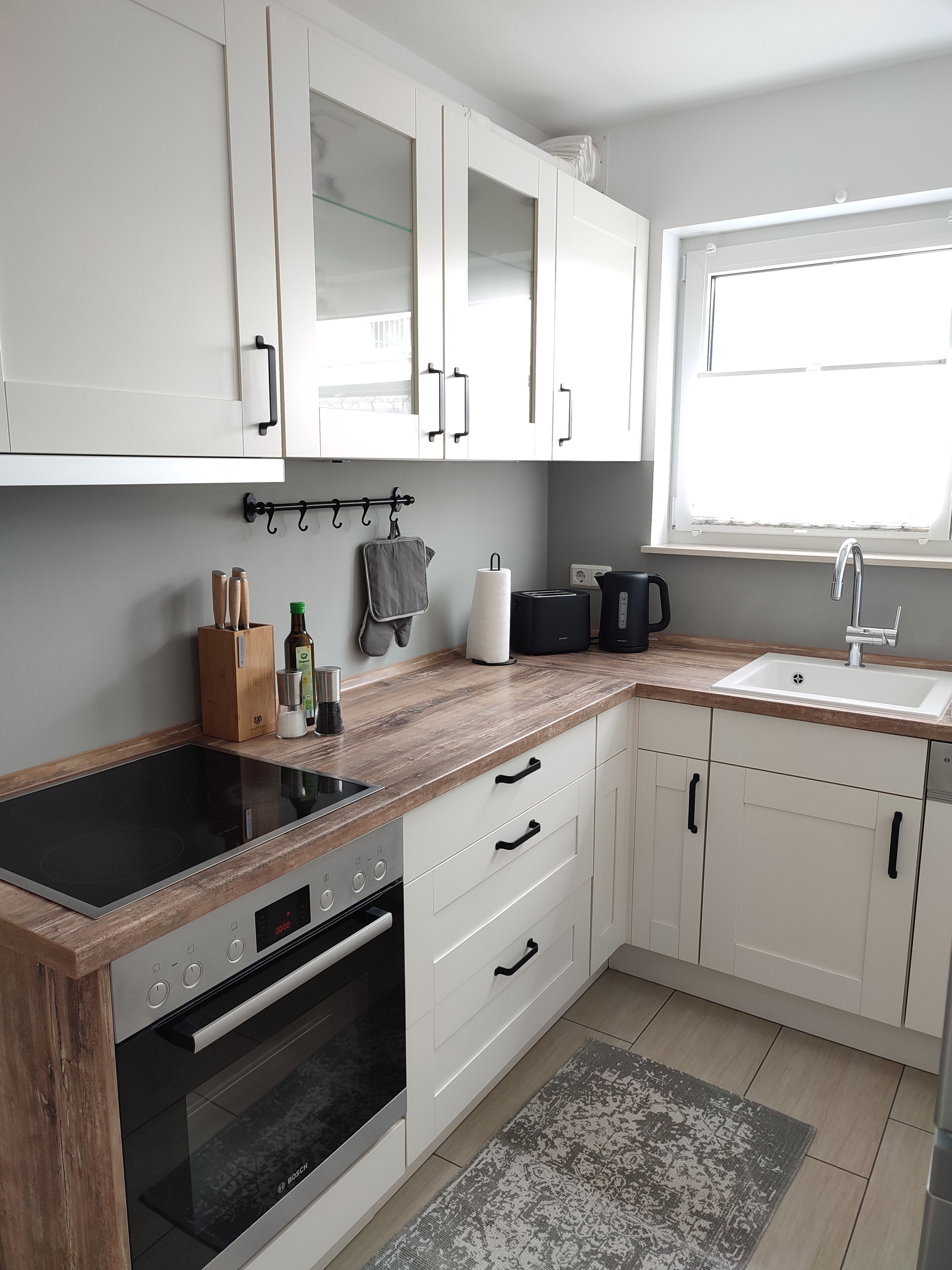 Mikrovågsugn, ugn, spishäll och diskmaskin