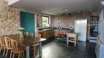 Dishwasher, cookware/dishes/utensils