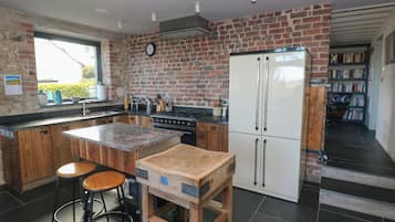 Dishwasher, cookware/dishes/utensils