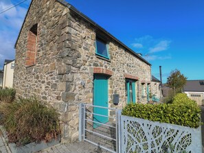 Exterior - The Barn (Newport)