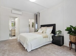 2 chambres, fer et planche à repasser, Wi-Fi, draps fournis
