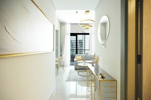 Smart TV - KeyRock Living - Lakeview Luxury in Zada Tower (Dubai)