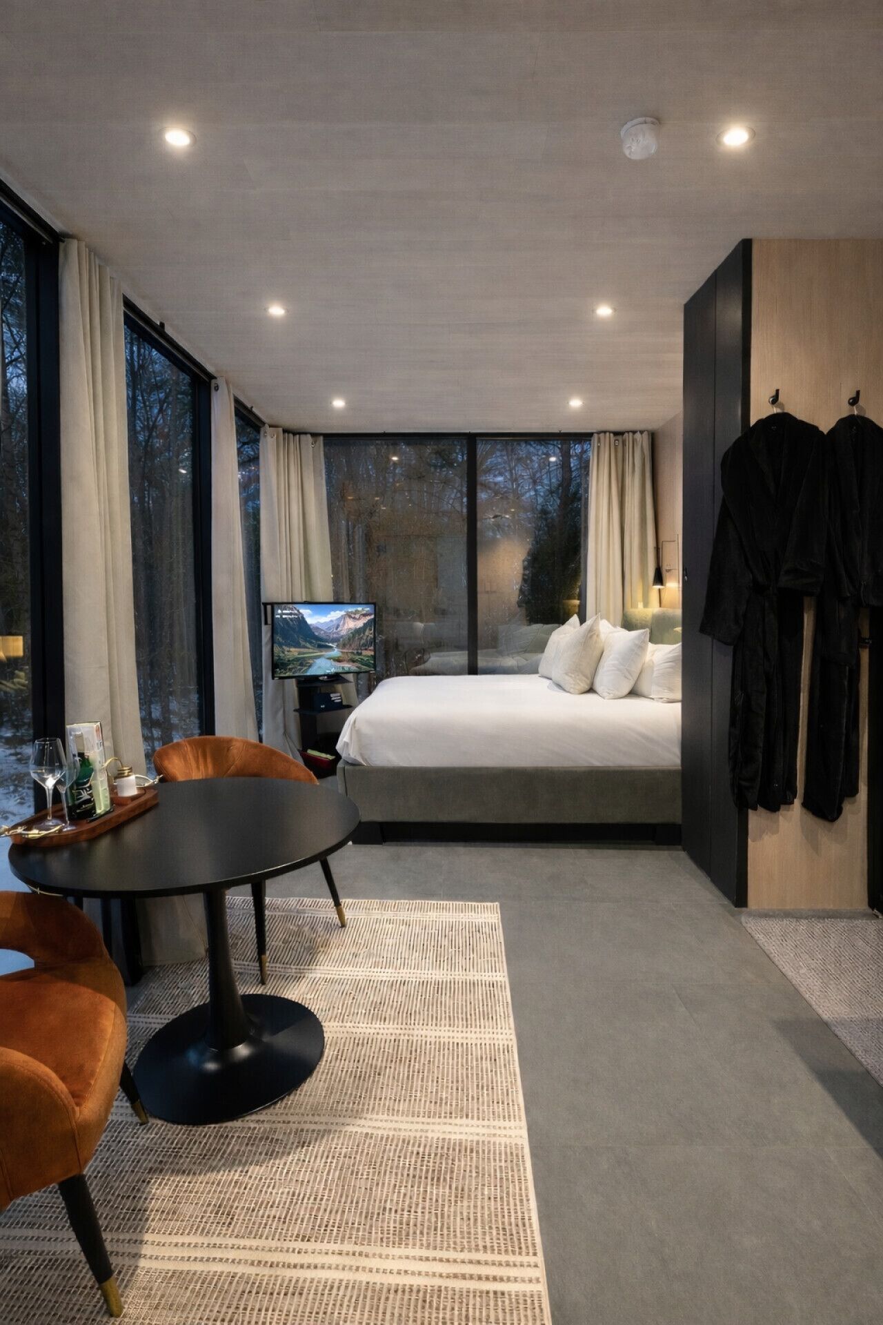 Bureau, Wi-Fi gratuit, draps fournis