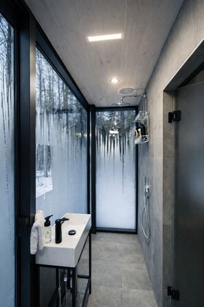 Secador de pelo, toallas