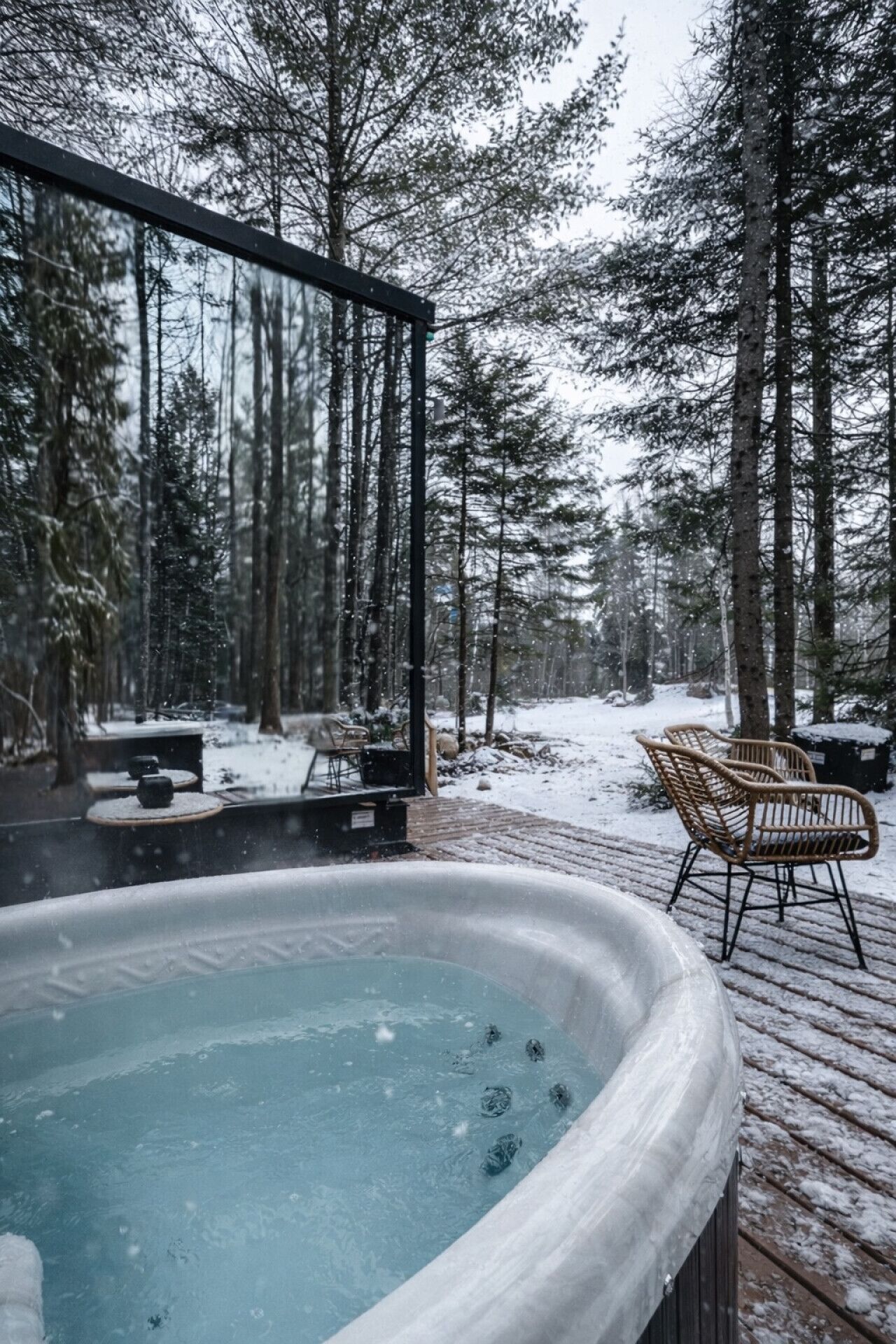 Outdoor spa tub