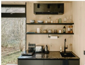 ثلاجة، ميكروويف، فرن، موقد طهي مسطح