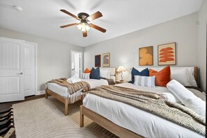 2 habitaciones, escritorio, tabla de planchar con plancha y wifi 
