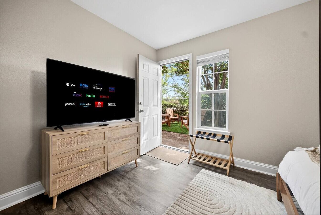 2 bedrooms, desk, iron/ironing board, WiFi