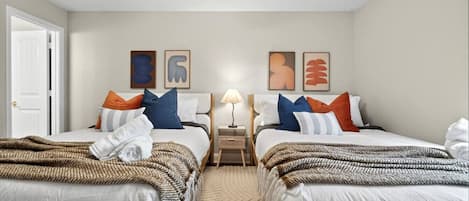 2 slaapkamers, een bureau, een strijkplank/strijkijzer, wifi