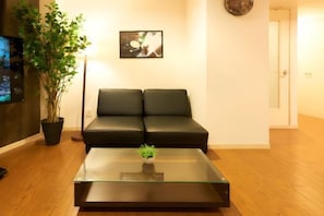 Soundproofing, iron/ironing board - S’CASA Nishishinjuku (Tokyo)