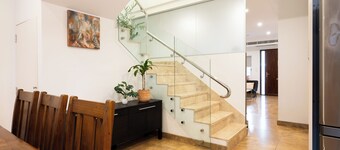 Luxury 4-Bed Family Home Near Sydney Airport & CBD