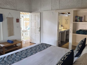 2 chambres, coffres-forts dans les chambres, bureau