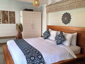 2 bedrooms, in-room safe, desk, iron/ironing board