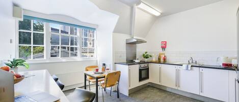 Single Room, Non Smoking | Shared kitchen