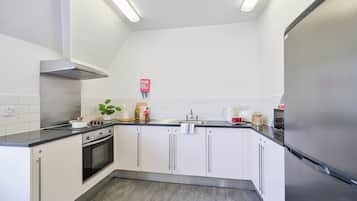Single Room, Non Smoking | Shared kitchen